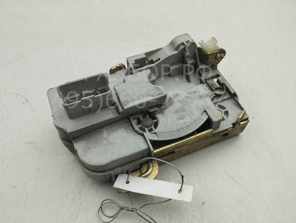 Замок двери передней правой