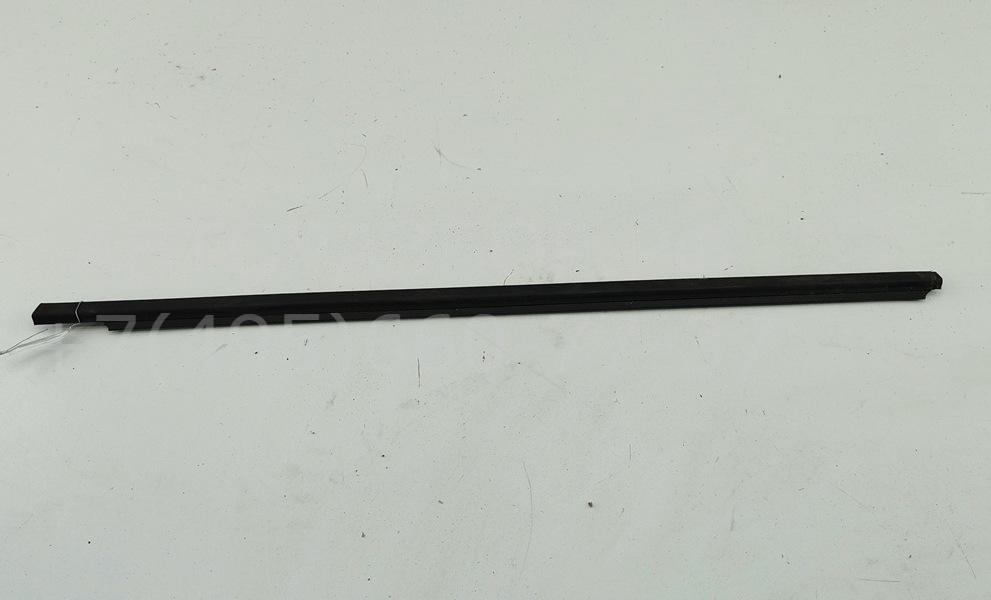 Накладка стекла переднего левого