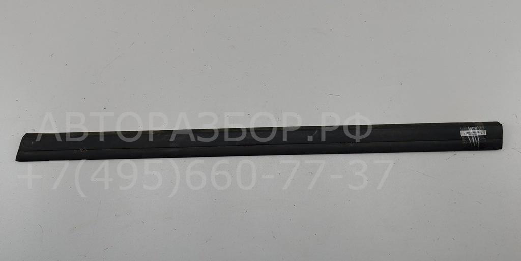 Накладка двери передней правой