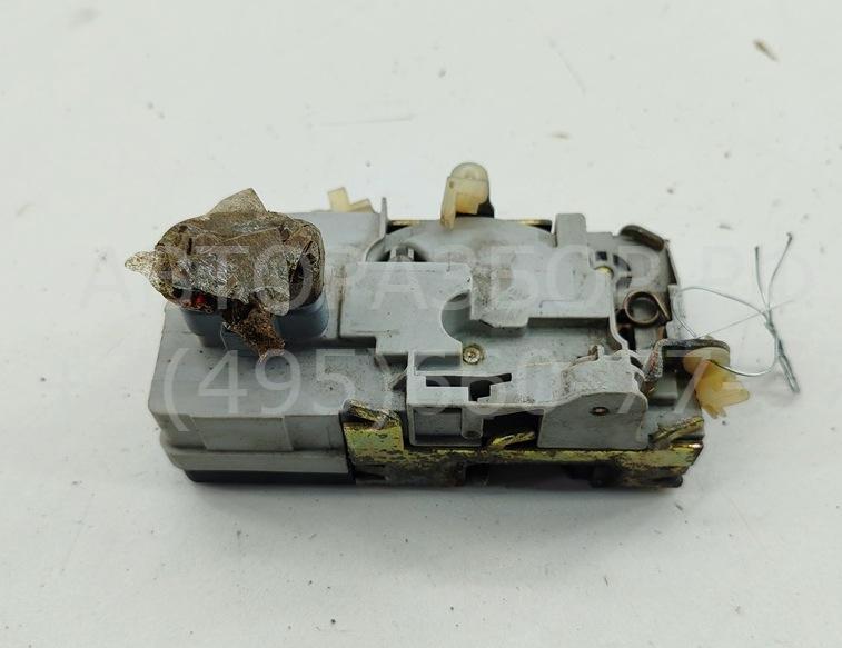 Замок двери передней левой