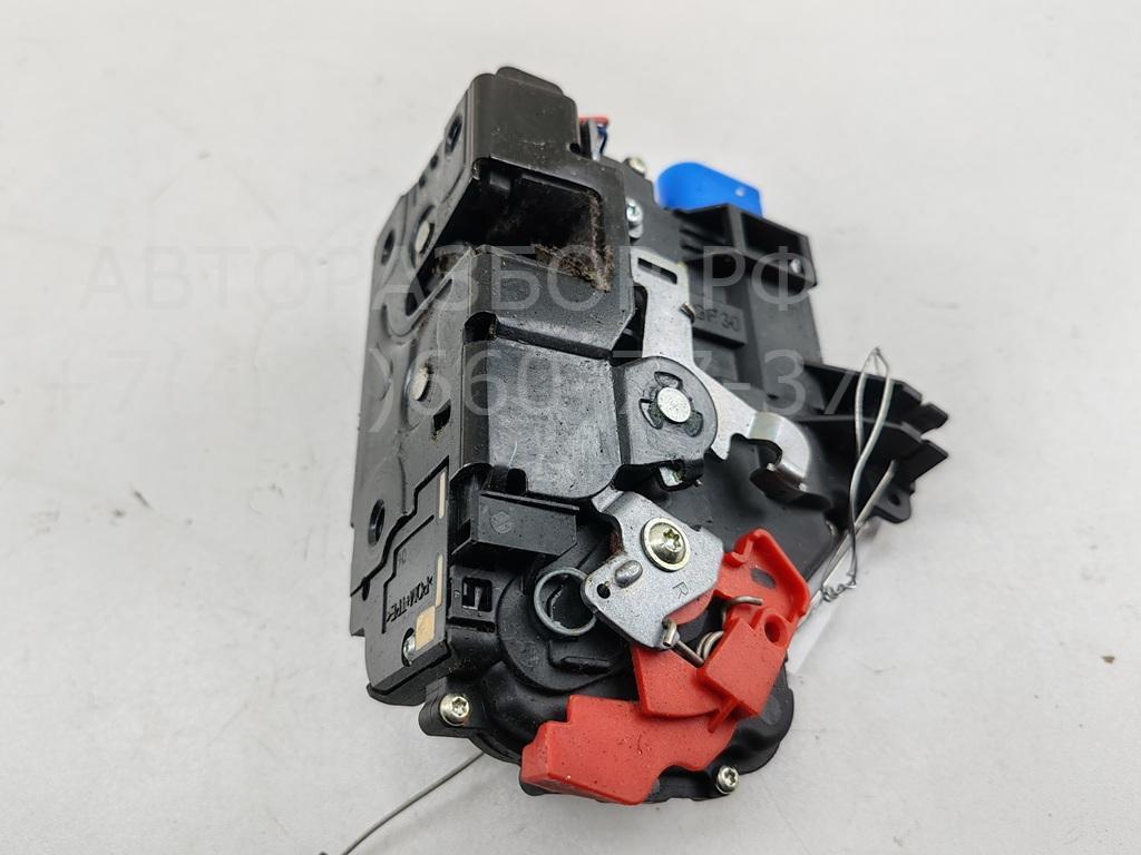 Замок двери передней правой