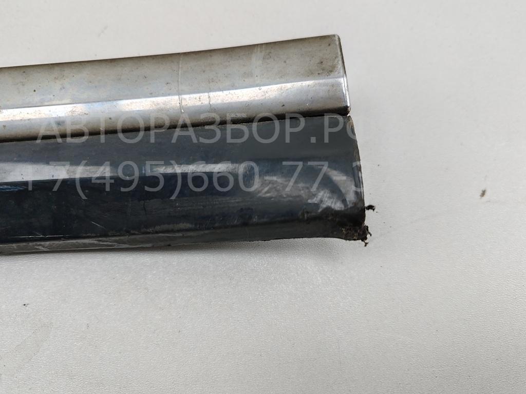 Молдинг двери передней левой