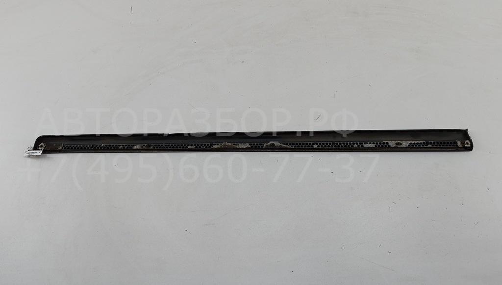 Молдинг двери передней левой
