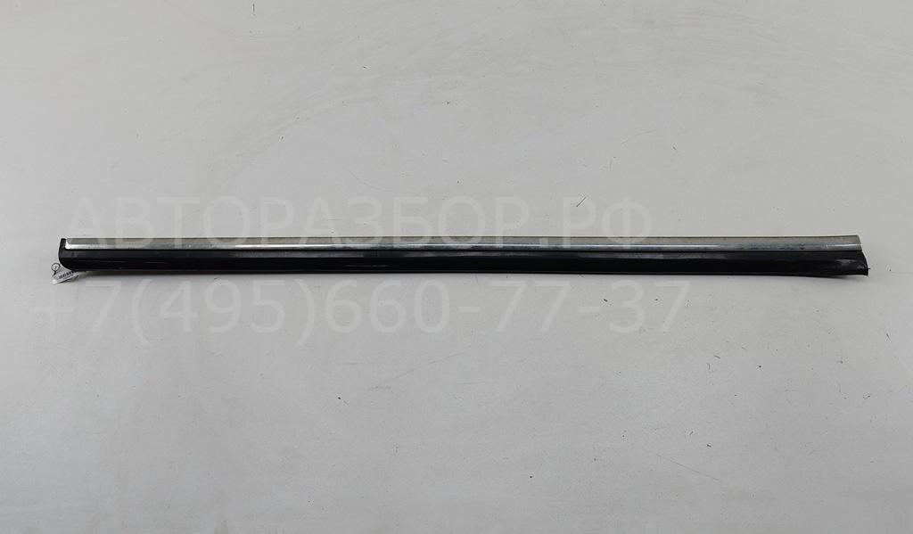 Молдинг двери передней левой