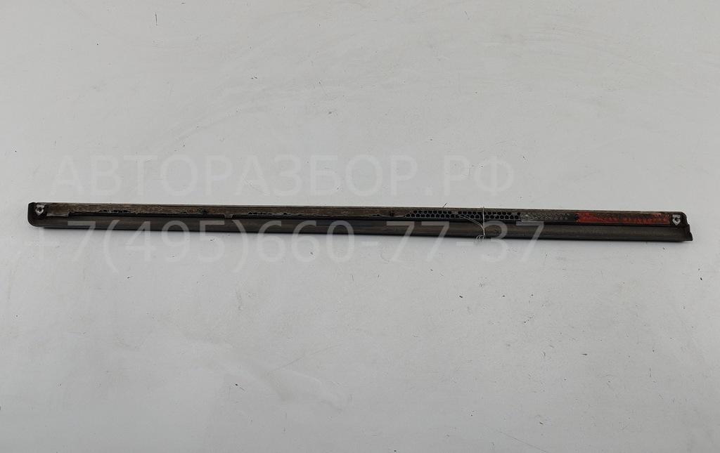 Накладка двери передней правой