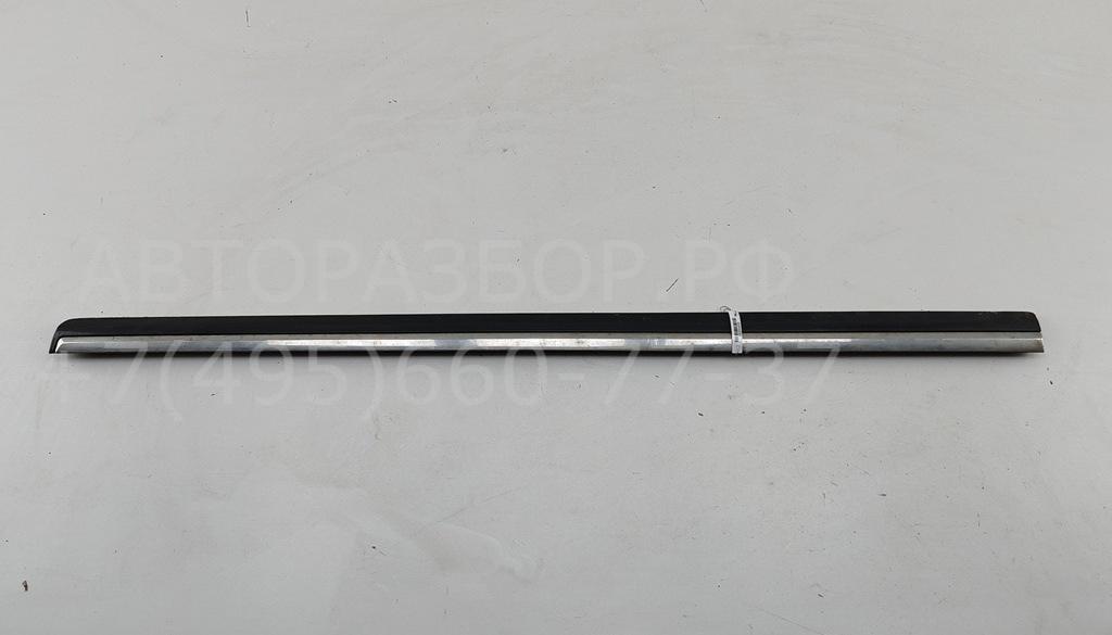 Накладка двери передней правой