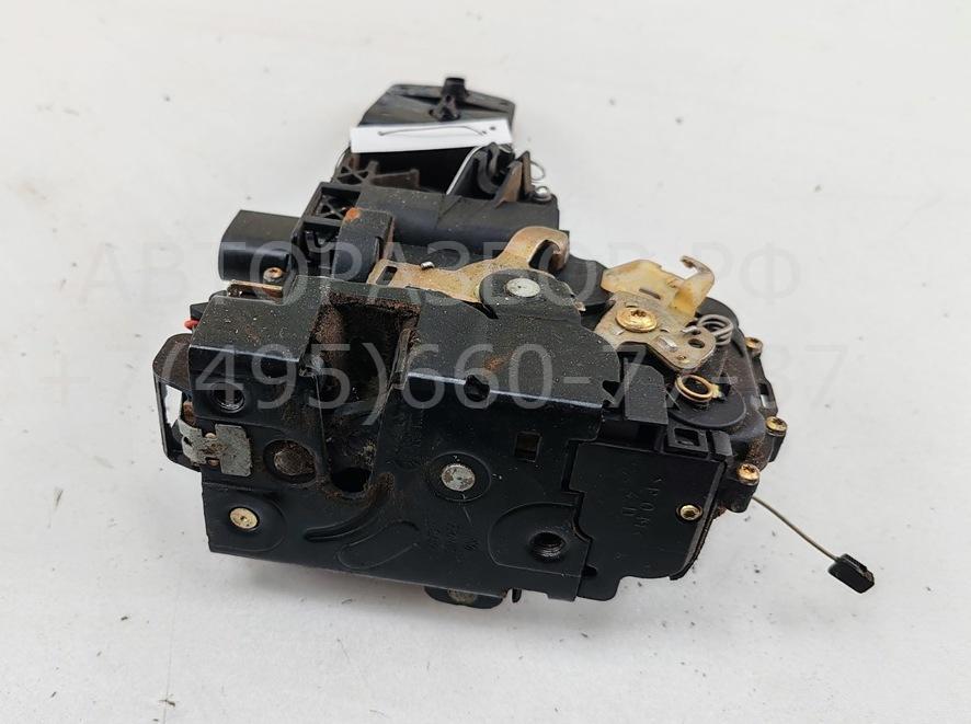 Замок двери передней правой