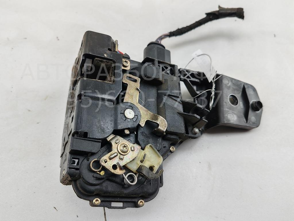 Замок двери передней правой