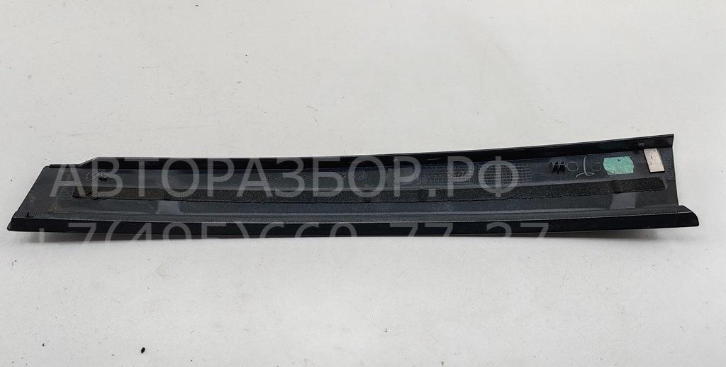 Накладка двери передней левой