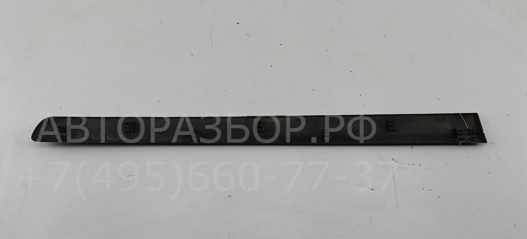 Молдинг двери передней левой