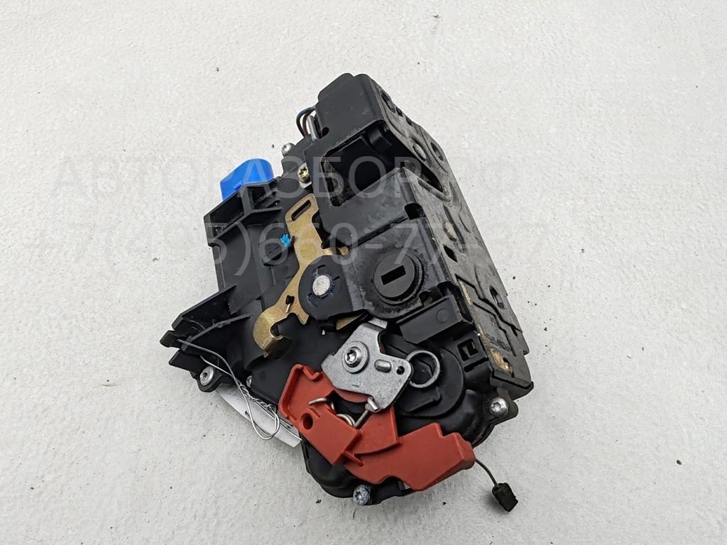 Замок двери задней левой