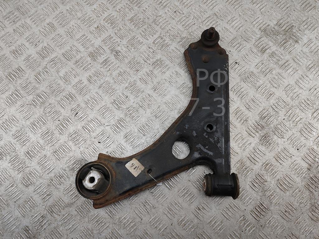 Рычаг передний левый