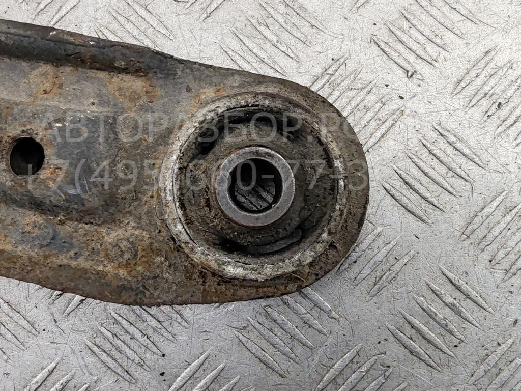 Рычаг передний правый