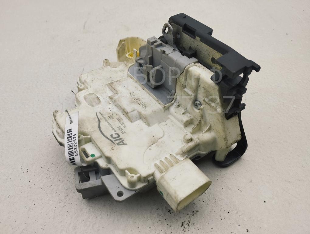 Замок двери передней левой