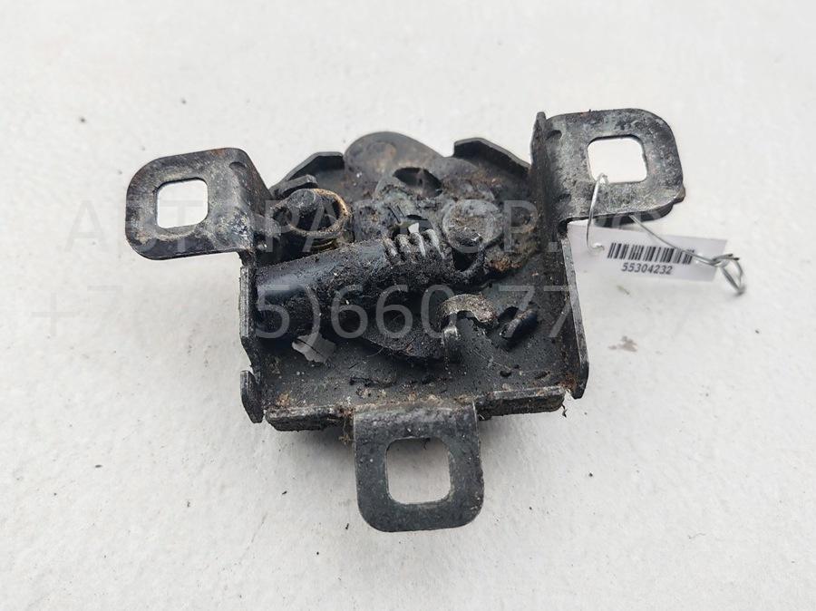 Замок капота