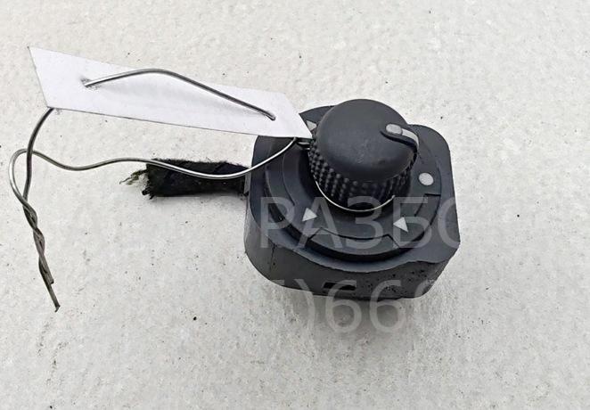 Кнопка регулировки зеркала