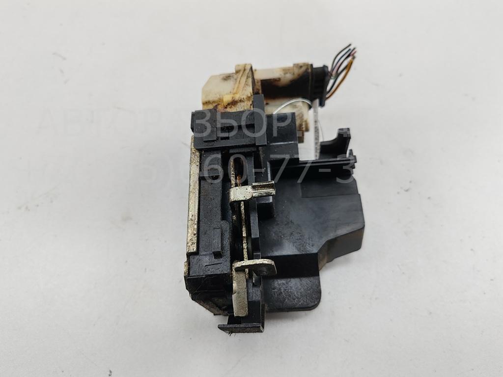 Замок двери передней левой