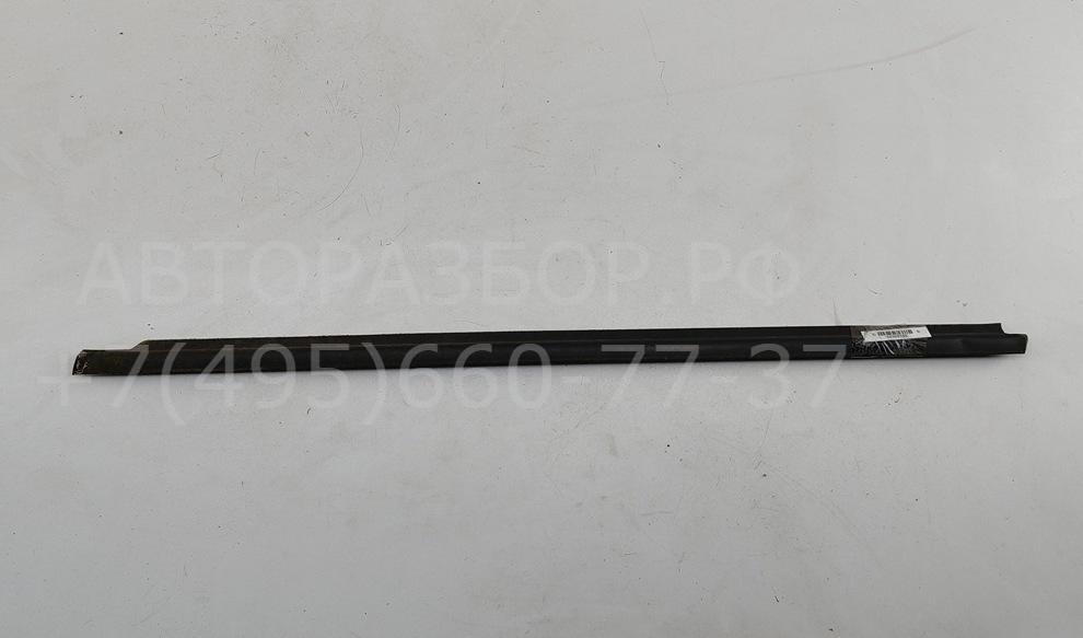 Накладка стекла переднего левого