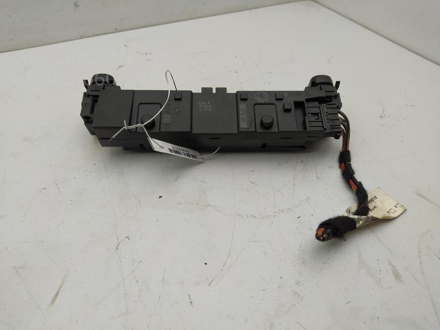 Кнопка обогрева сидений