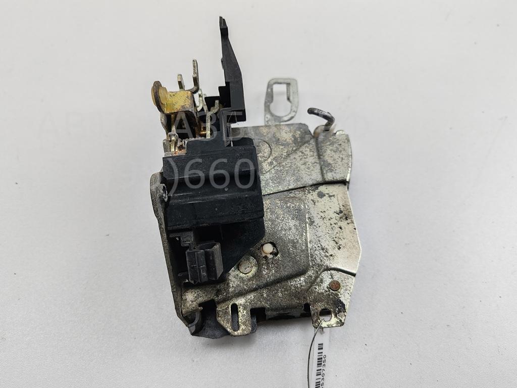 Замок двери передней левой