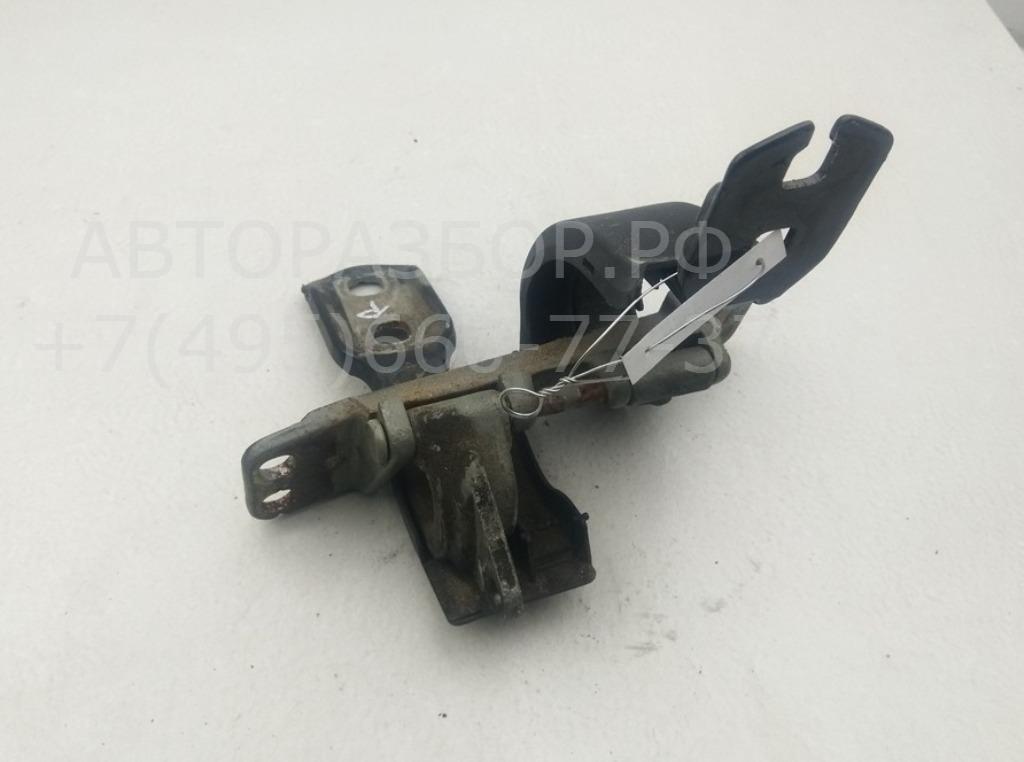 Петля крышки багажника