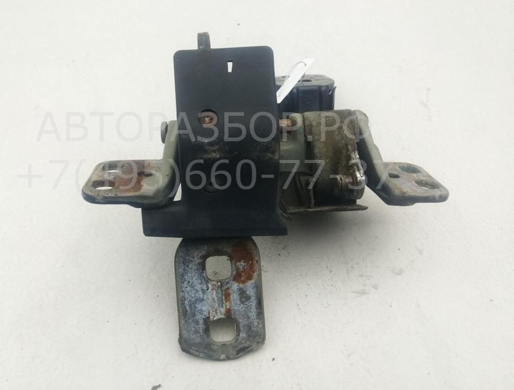 Петля крышки багажника