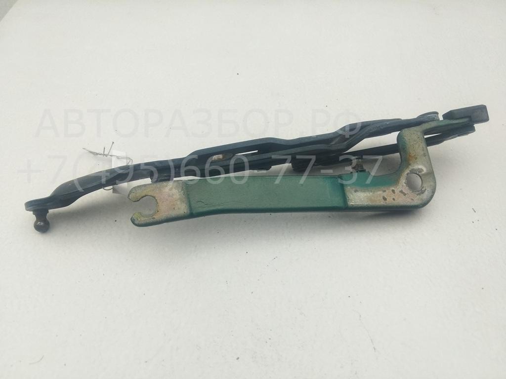 Петля крышки багажника