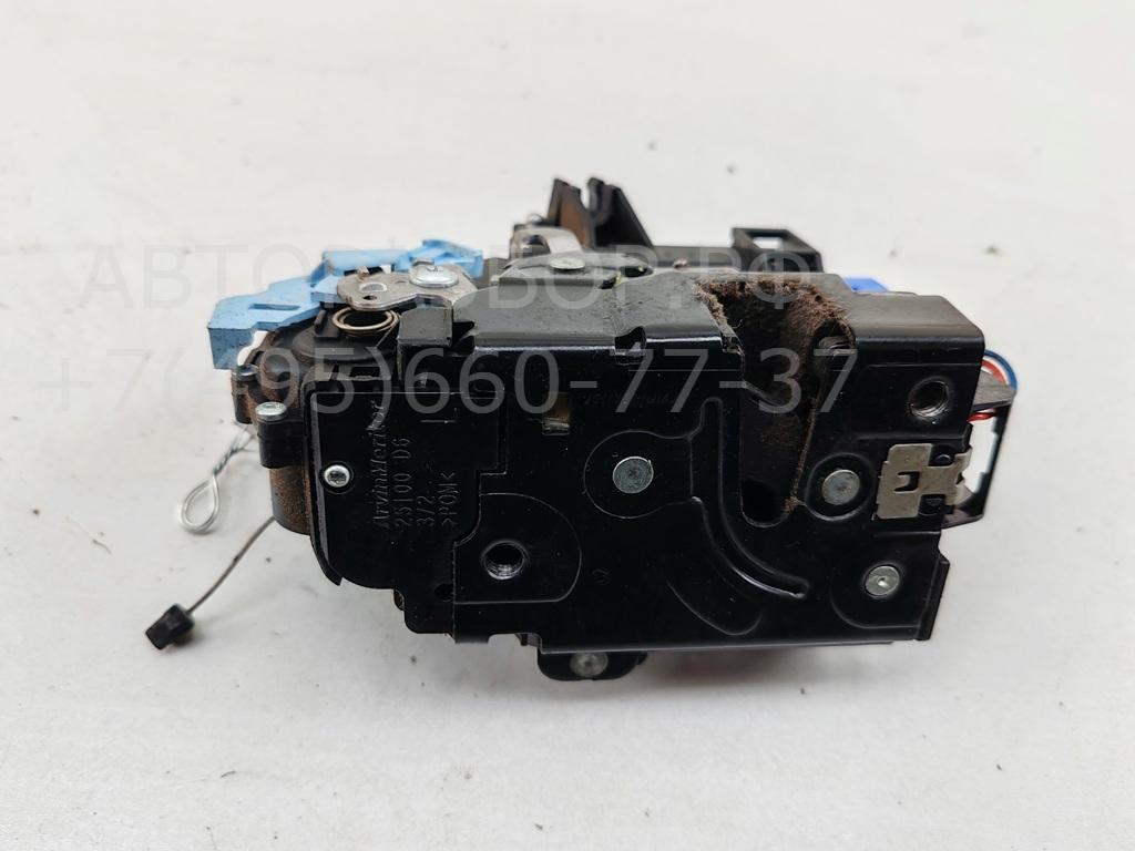 Замок двери передней левой