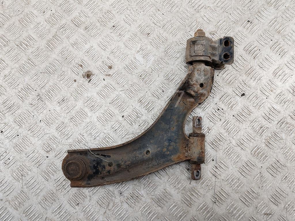 Рычаг передний левый