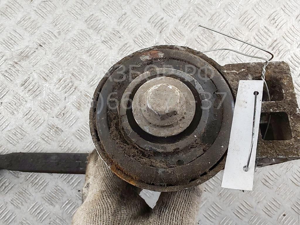 Рычаг передний правый