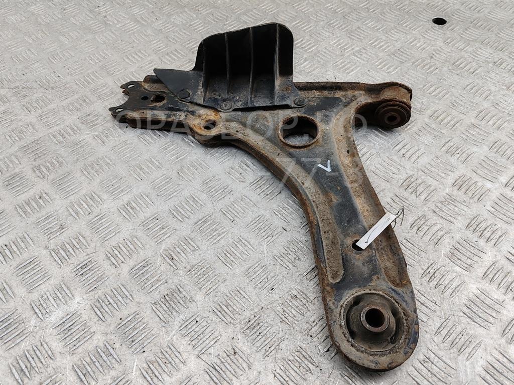Рычаг передний левый
