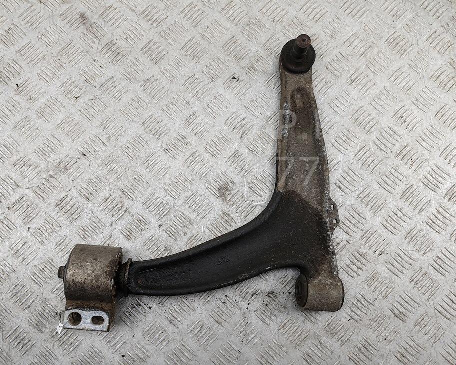 Рычаг передний левый