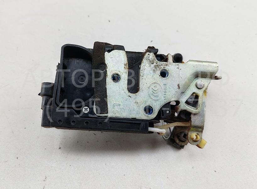 Замок двери передней левой