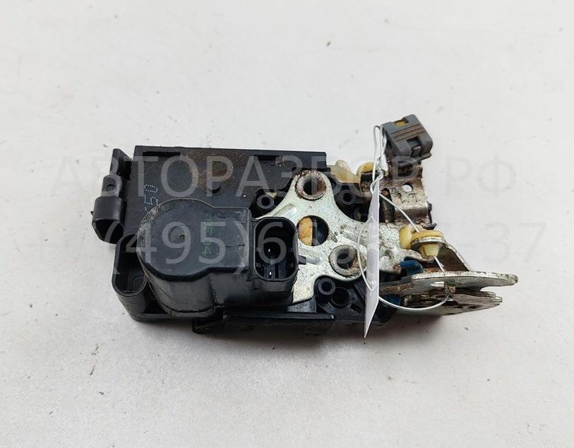 Замок двери передней левой