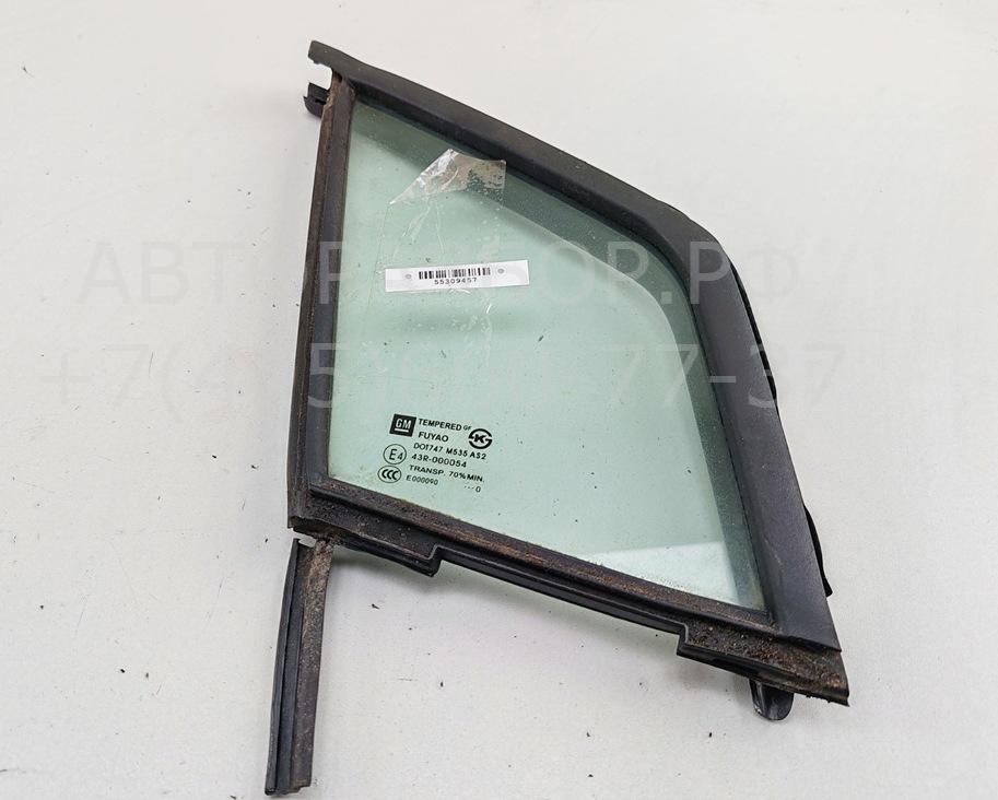 Стекло двери передней правой (форточка)
