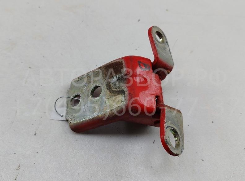 Петля двери