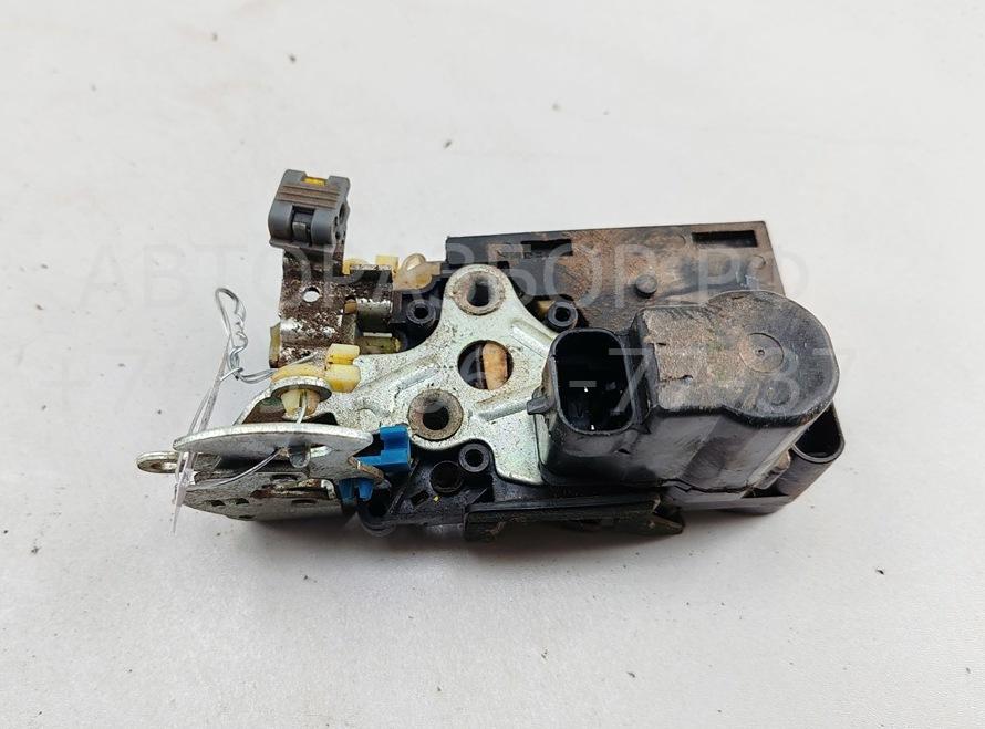 Замок двери передней правой