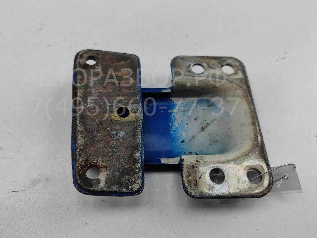 Петля двери