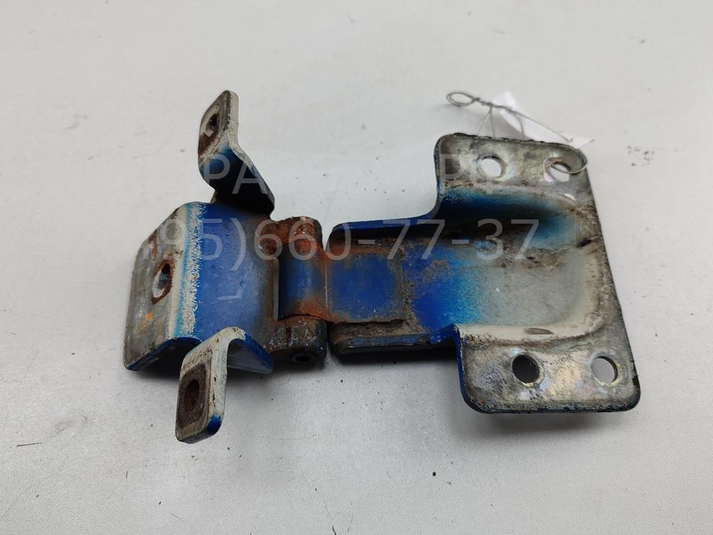 Петля двери