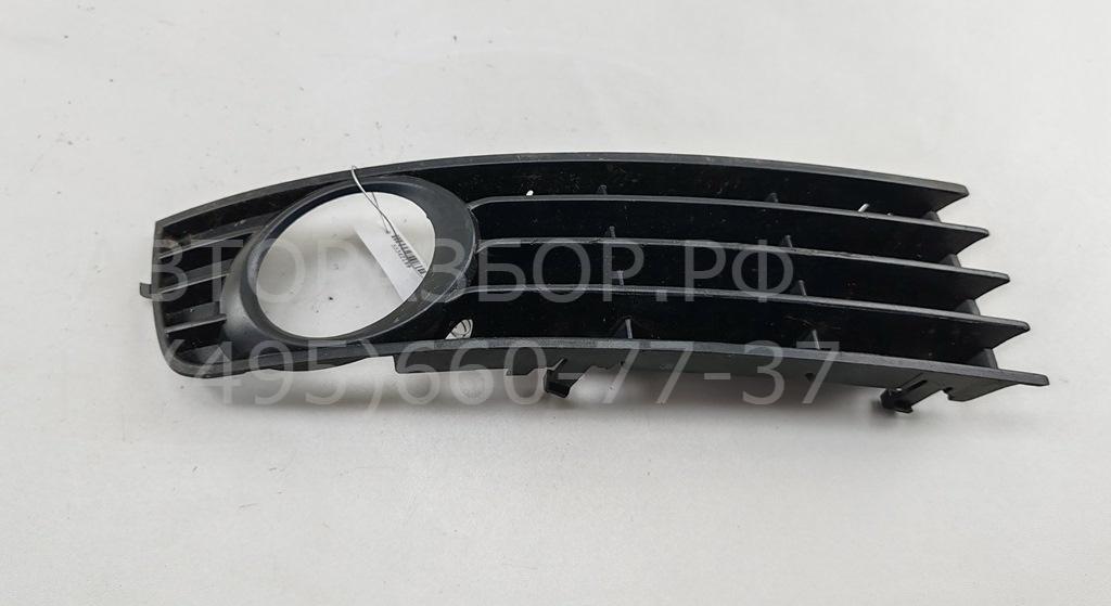 Рамка противотуманной фары правой