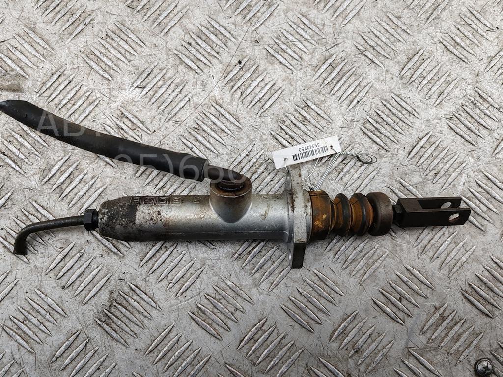 Цилиндр сцепления главный