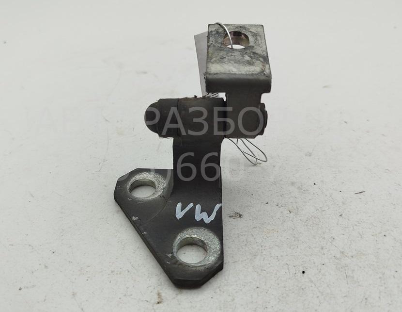 Петля двери