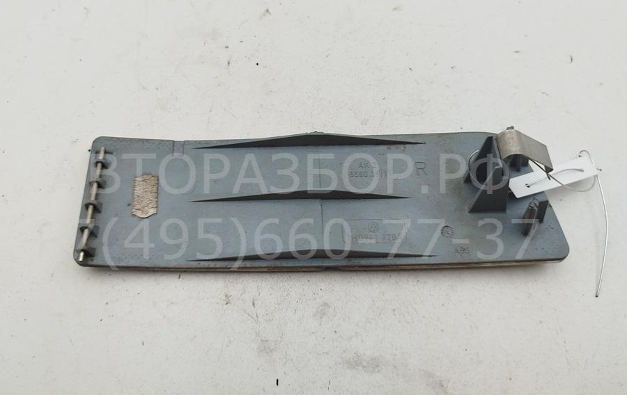 Отражатель передний правый у фары