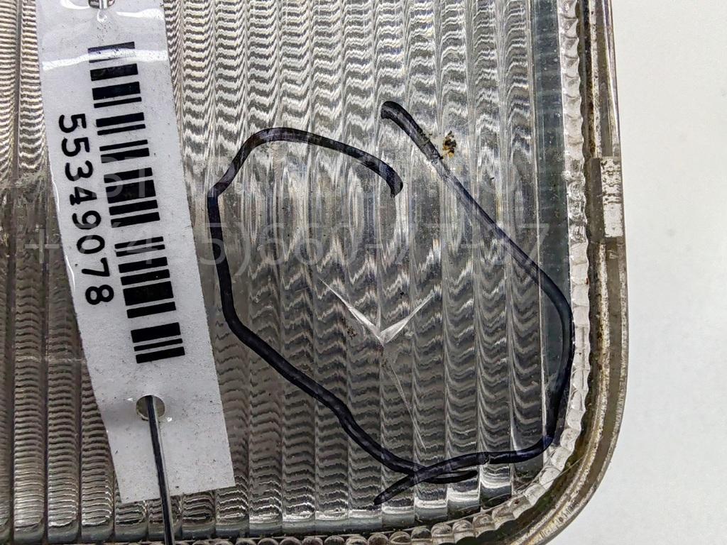 Отражатель передний правый у фары