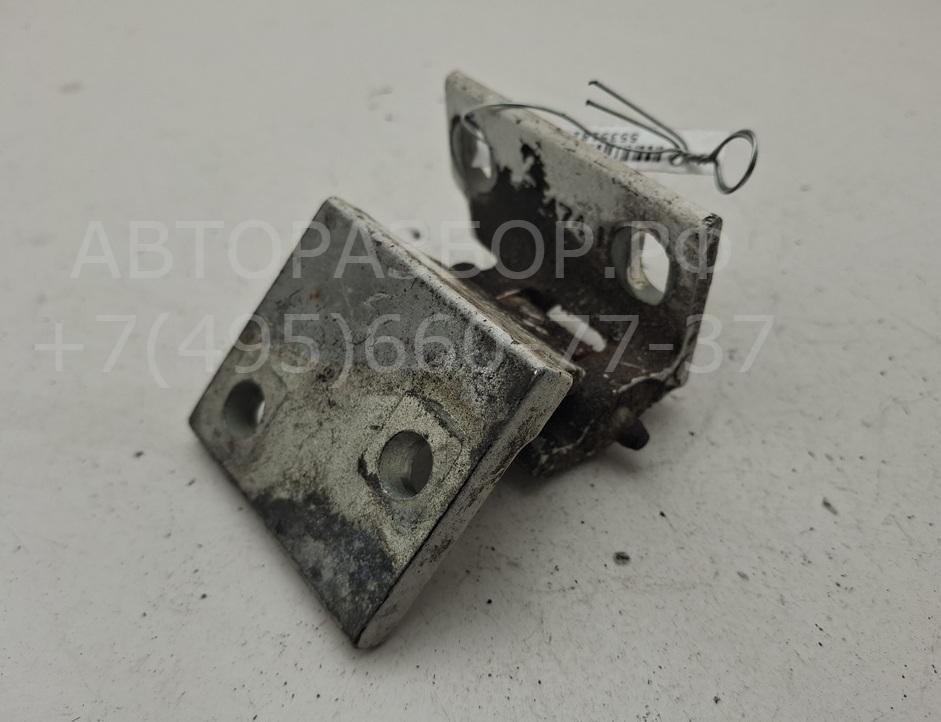 Петля двери