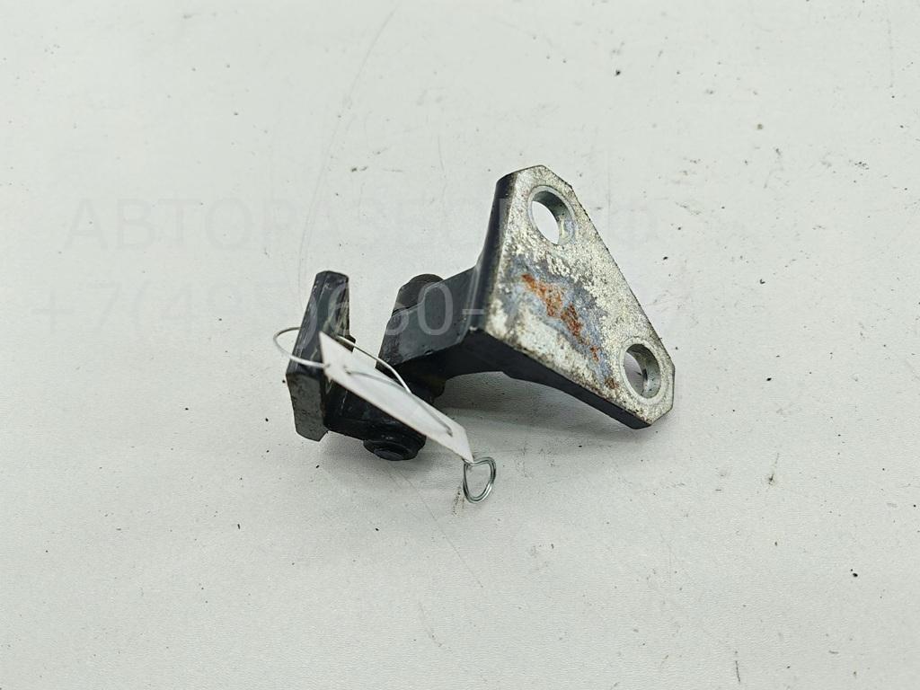 Петля двери