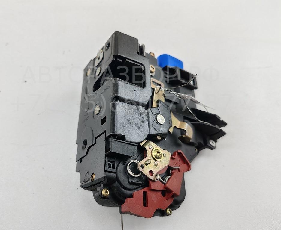 Замок двери передней правой