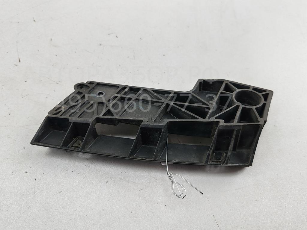 Кронштейн фар правый