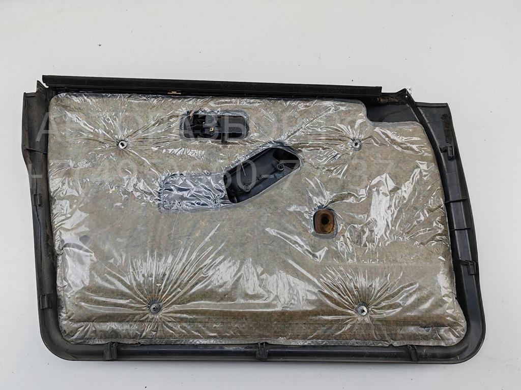 Обшивка двери передней правой