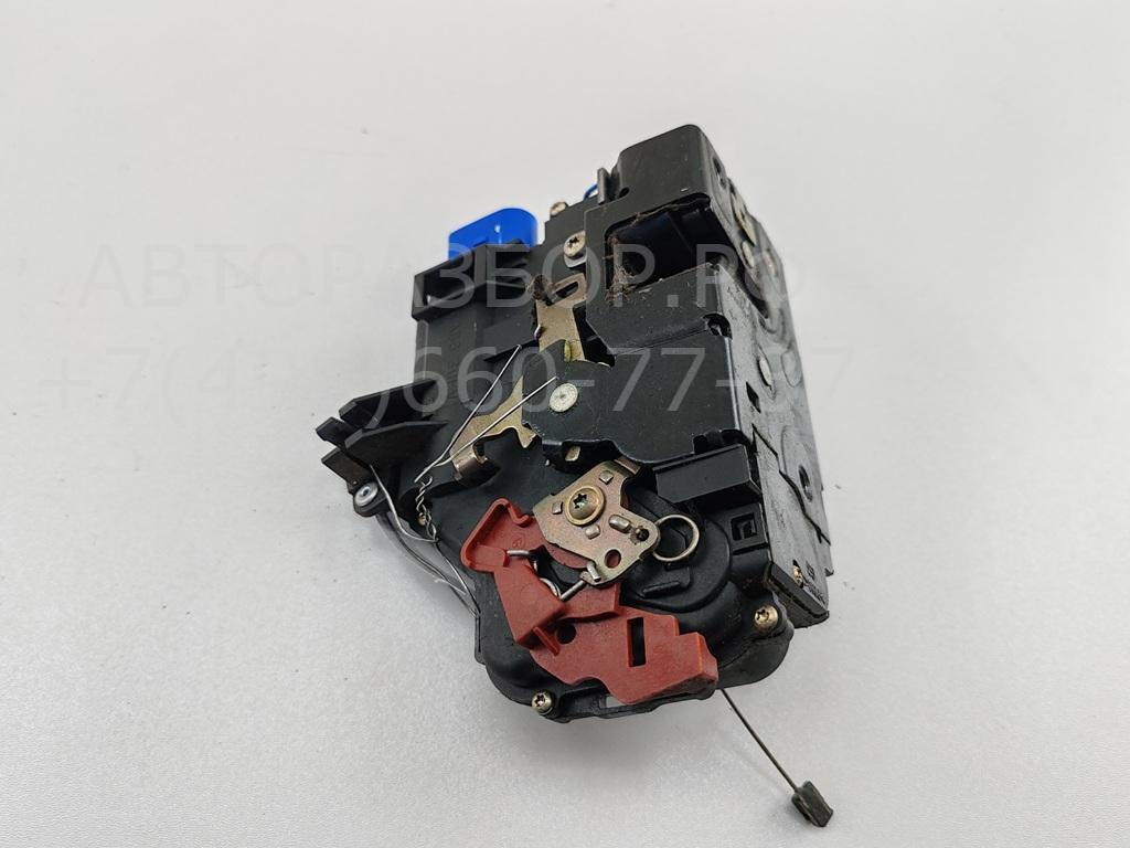 Замок двери передней левой